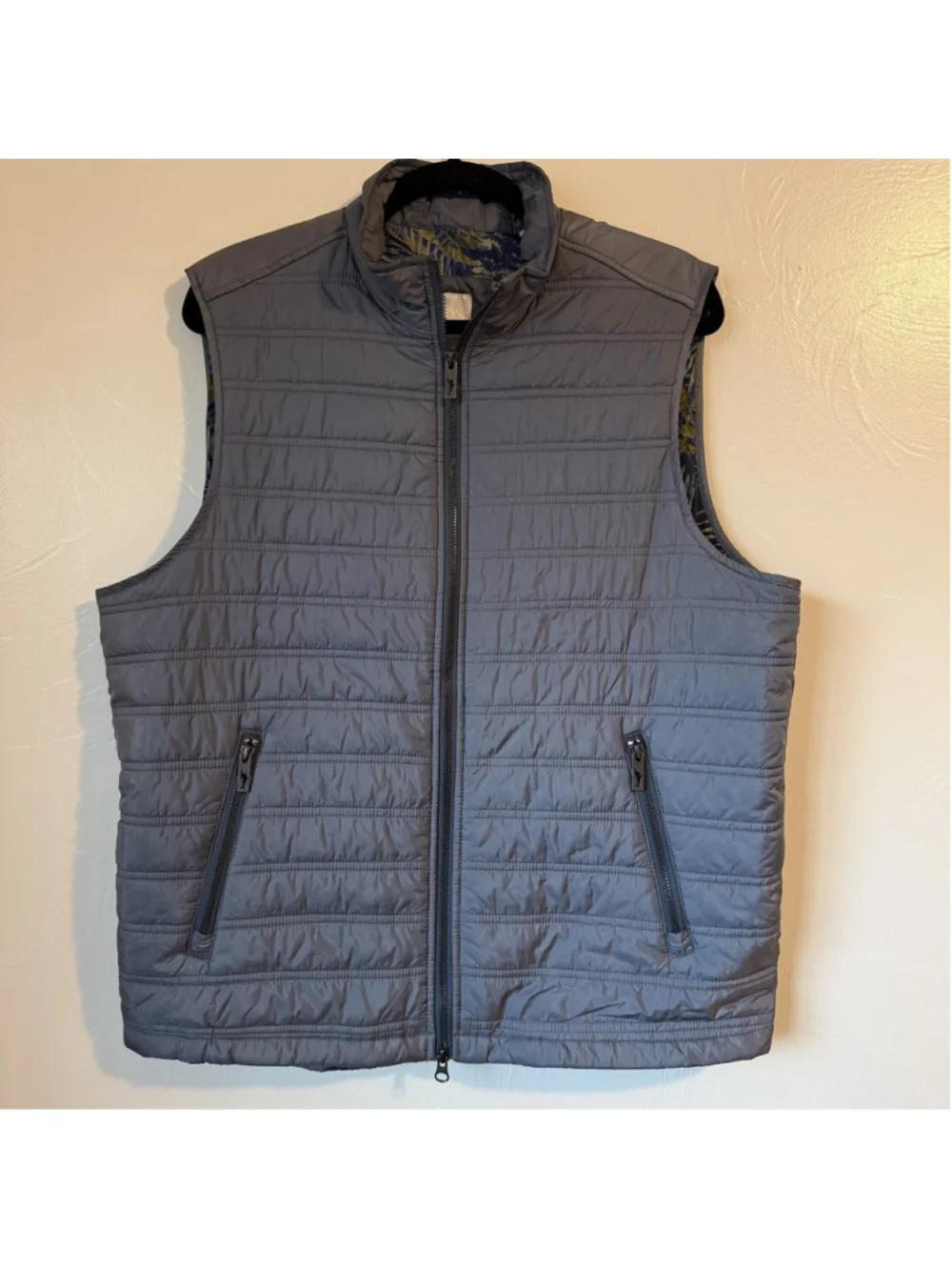 Men’s Tommy Bahama Quilted Micro puff Vest Full-Zip Grey Medium